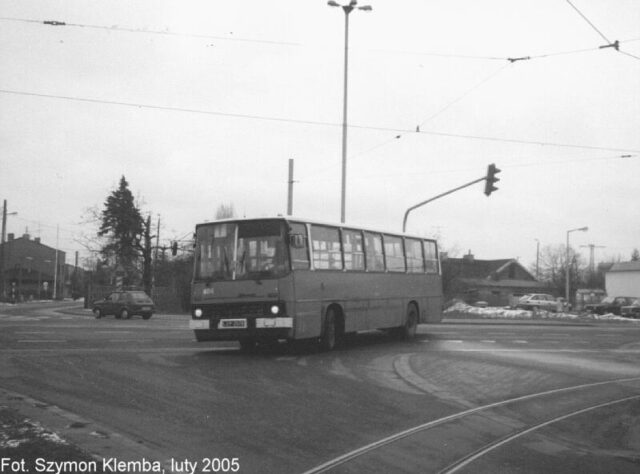 Ikarus 260.04 #404 | Miejski Zakład Komunikacyjny sp. z o.o. w Pabianicach | Data: luty 2005 r. | Miejsce: Pabianice, ul. Łaska / Wiejska | Autor: Szymon Klemba | Źródło: www.gtlodz.eu |