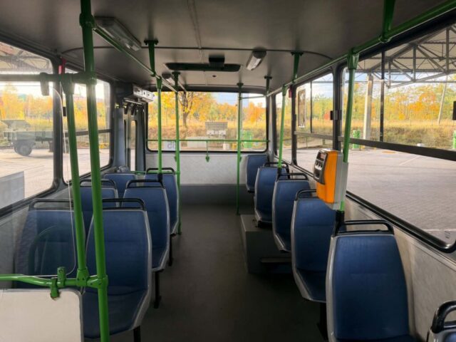 Ikarus 280.49 #152 i jego wnętrze | Jacek Newelski i Oskar Suchodolski - Zielona Góra | Data: 2026 r. | Miejsce: Zielona Góra, zajezdnia MZK | Autor: Jacek Newelski | Źródło: archiwum własne autora |